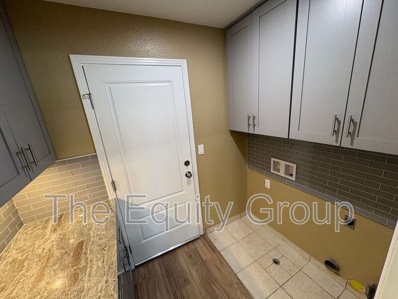 Visalia House: 2322 East Vassar Dr