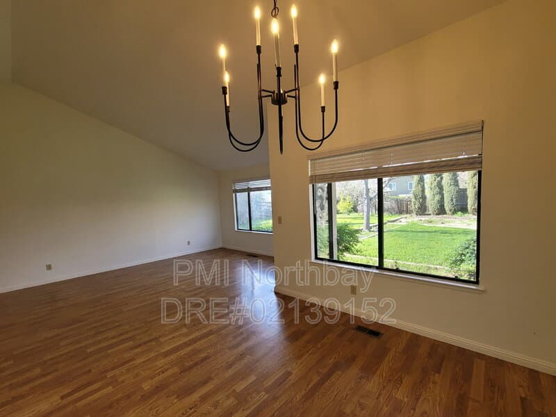 Fairfield House: 3552 Larchmont Court