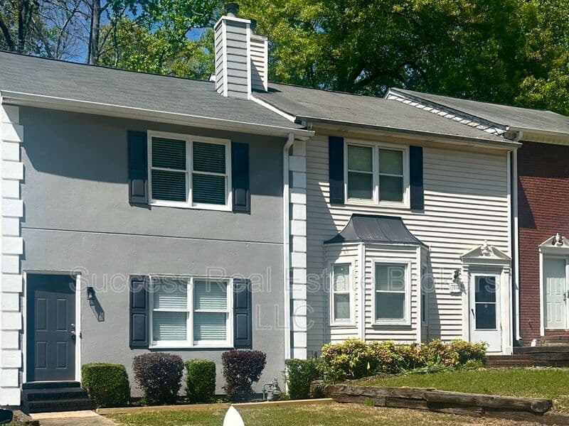 Kennesaw House: 1016 Kennesborough Rd NW