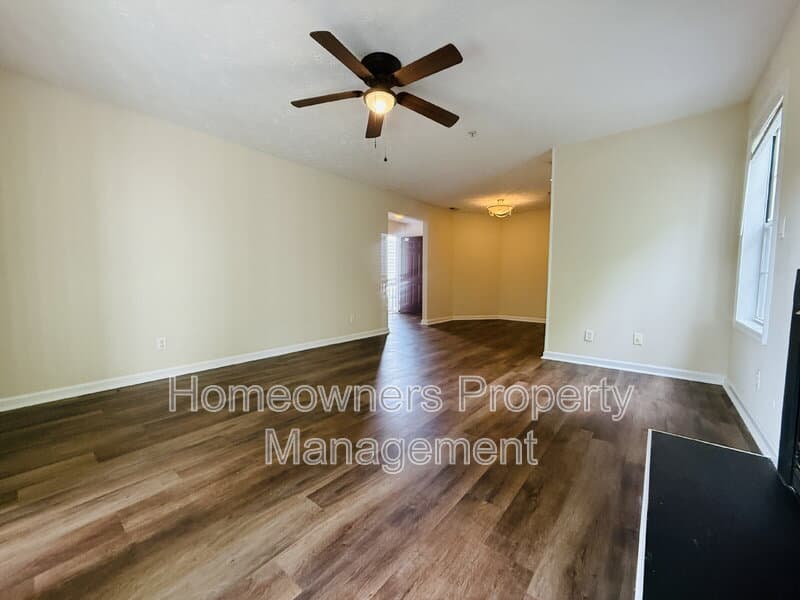 Fayetteville House: 349-5 Waterdown Dr