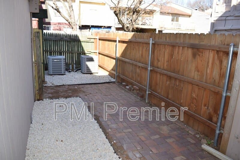 Irving Townhome: 707 E Shady Grove Rd