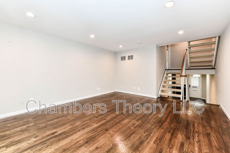 Reston House: 11475 Washington Plz W