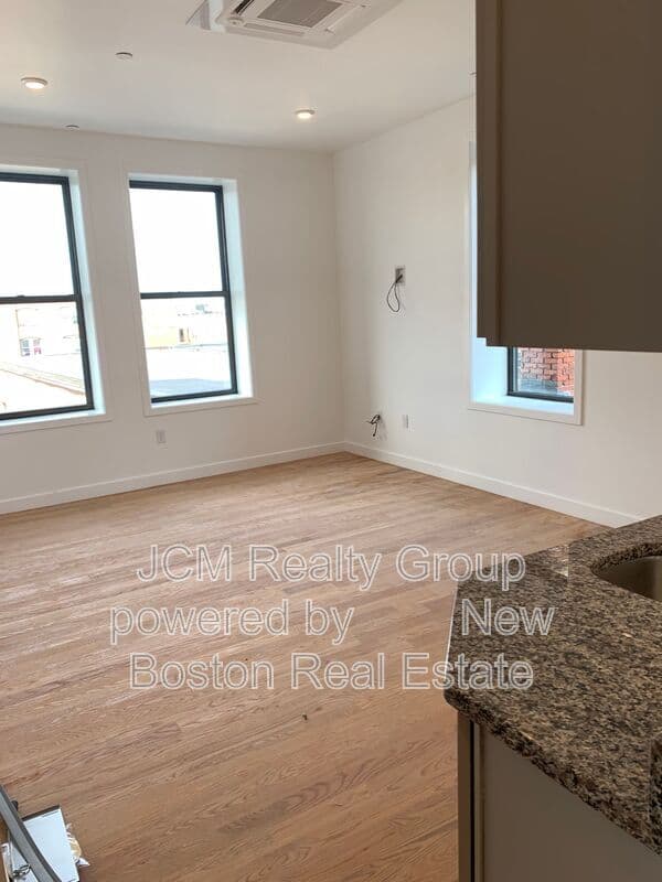 Lynn Condo: 64 Market Street