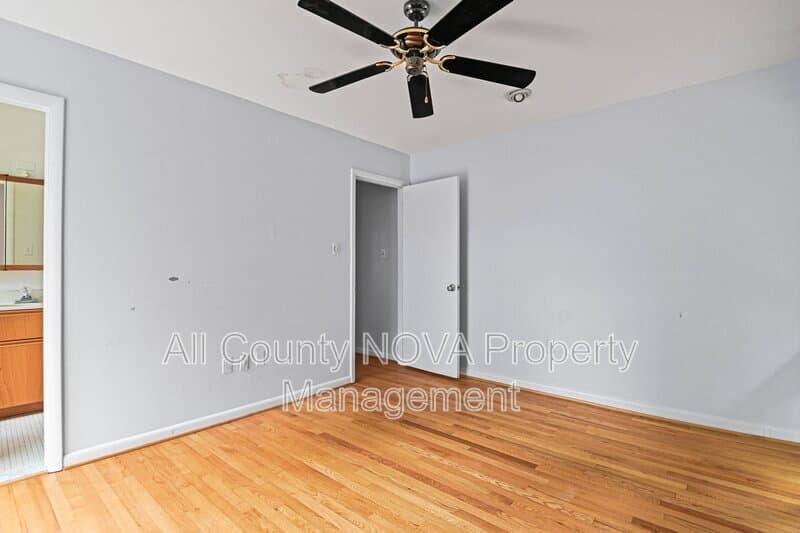 Dunn Loring House: 8108 Timber Valley Ct