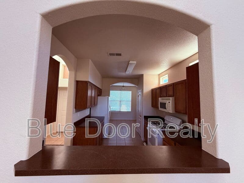 Rio Rancho House: 1379 Peppoli Loop