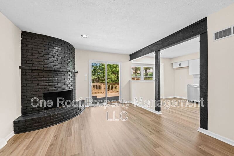 Parkville House: 14710 NW 67th St