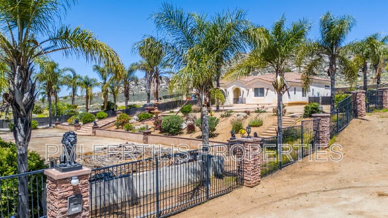 Riverside House: 17425 Cyrus Lane
