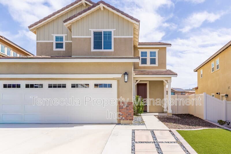Fallbrook House: 35444 Asturian Way