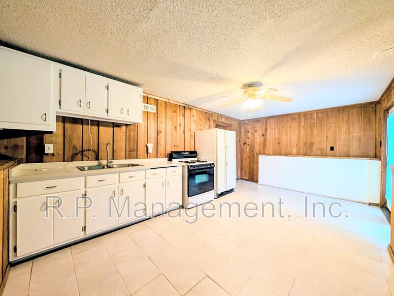 Scandia House: 15740 Pilar Rd N