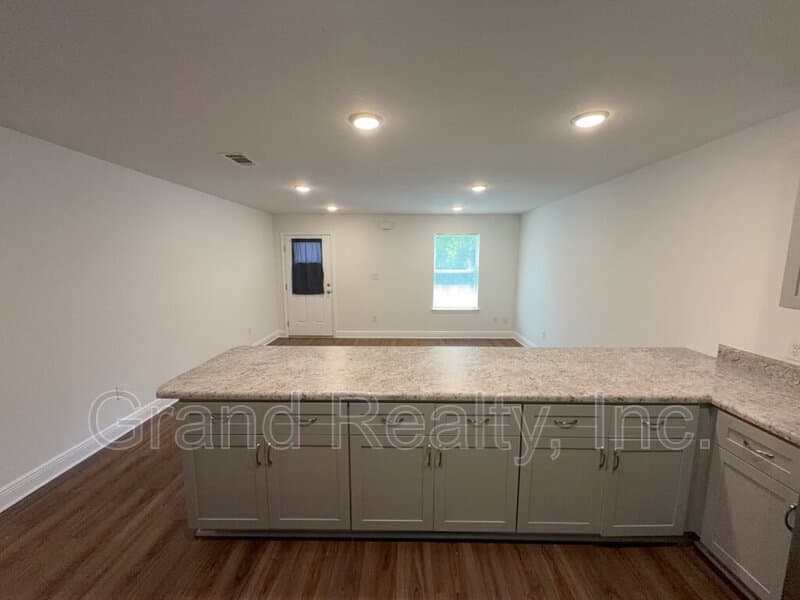 Milton Condo: 5098 Susan Street