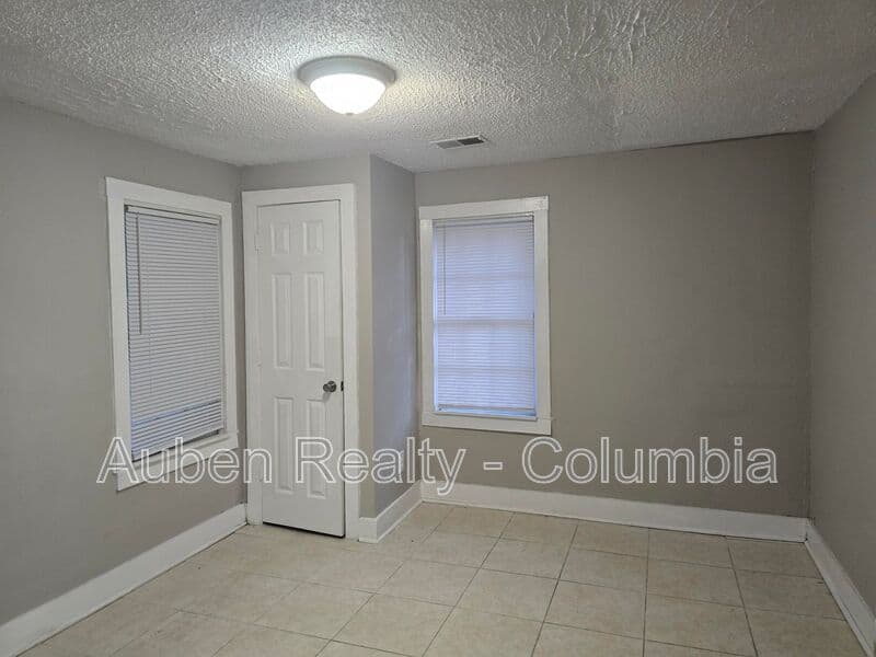 Columbia House: 1339 Blue Ridge Terrace