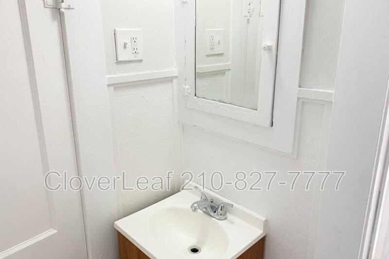 San Antonio Condo: 226 McLaughlin Ave