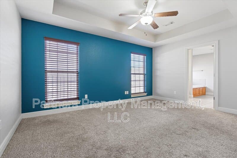 Fayetteville House: 596 North Fox Meadows Lane