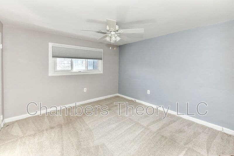 Falls Church Condo: 445 Hampton Ct