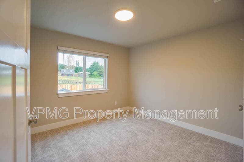 La Center House: 313 E Caribou Ct.