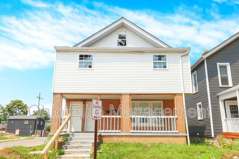 Columbus House: 85 S Wheatland Ave