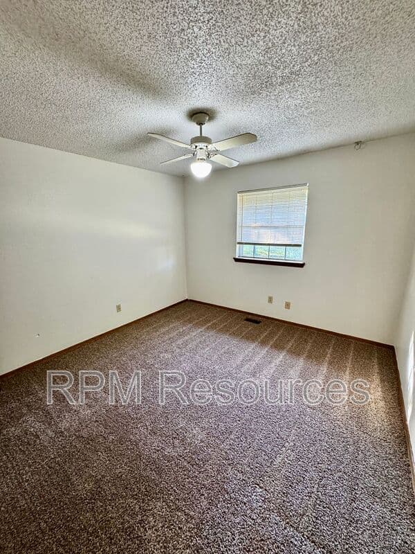 Oklahoma City Condo: 7002 Woodlake Dr
