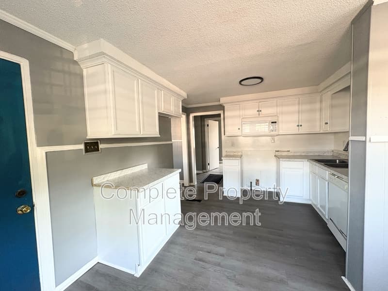 Birmingham House: 3533 Jefferson Avenue Southwest