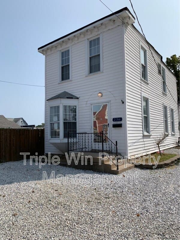 St. Louis House: 236 Wachtel Ave