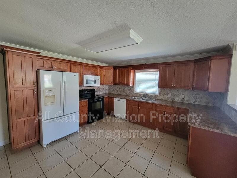 Belleview House: 6027 SE Cypress Rd.