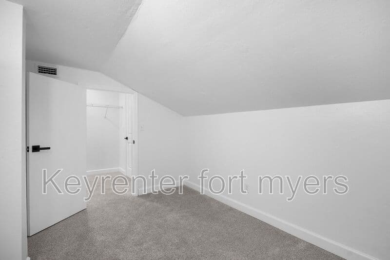 Fort Myers House: 6213 Timberwood Cir
