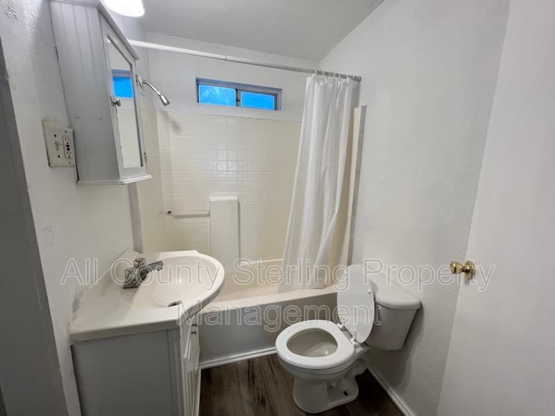Lake City House: 727 SE Dade Street
