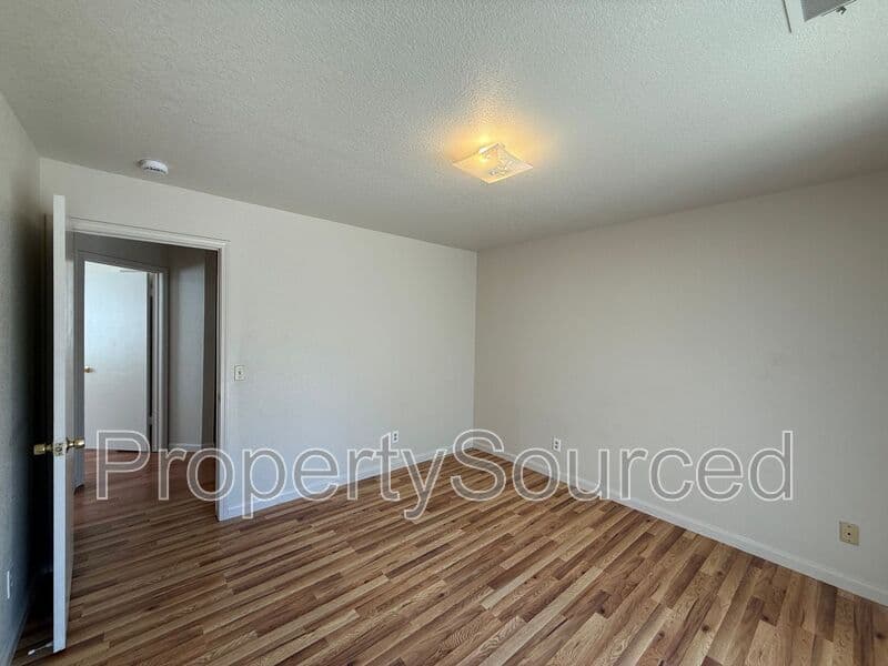Lathrop House: 15050 Hollyhock Ct