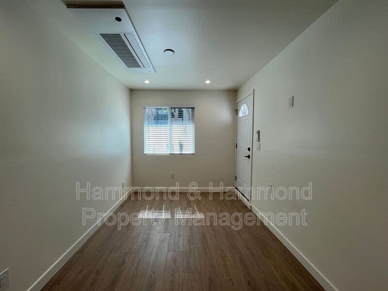 Reseda House: 7107 1/2 Claire Ave.