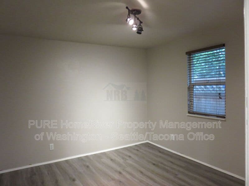 Lakewood House: 15301 Portland Avenue SW