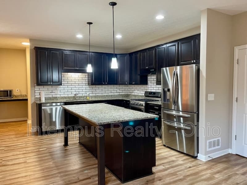 Sunbury House: 7311 Blackwell Dr
