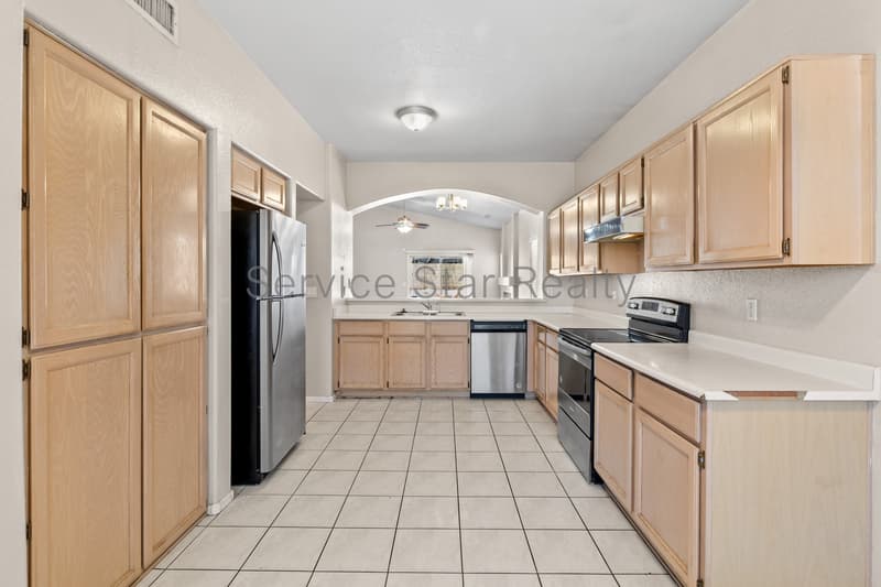 Phoenix House: 1318 E Saint John Rd