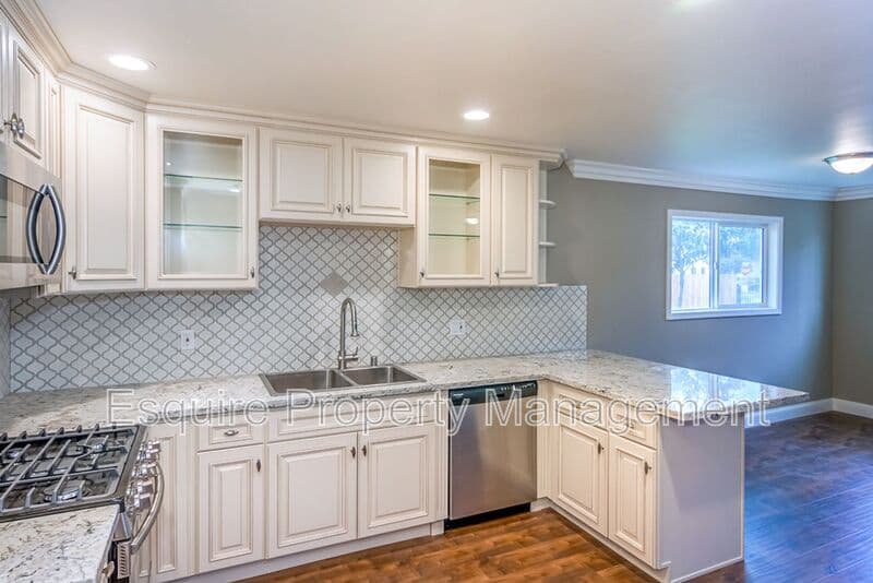 VENTURA Condo: 1218 N. OLIVE ST
