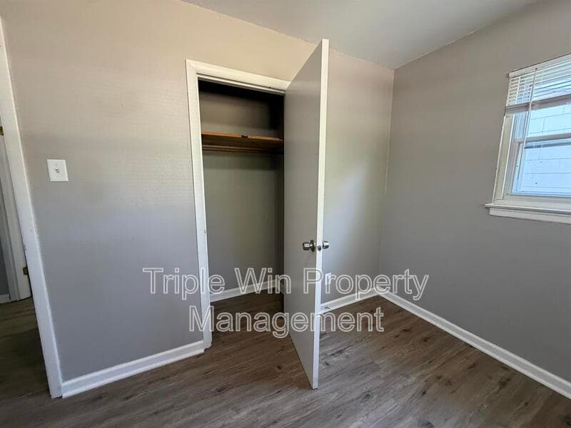 Maryland Heights House: 11490 Essex Ave