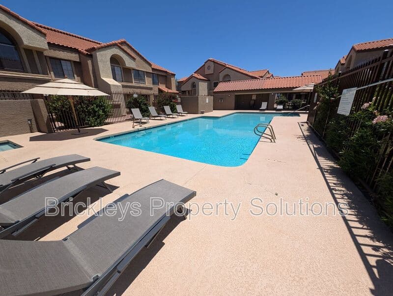 Tempe Condo: 1905 E University Dr