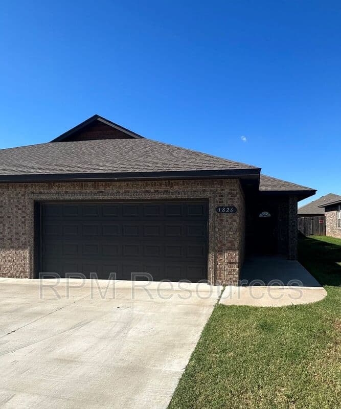 El Reno Condo: 1826 Cypress Lane