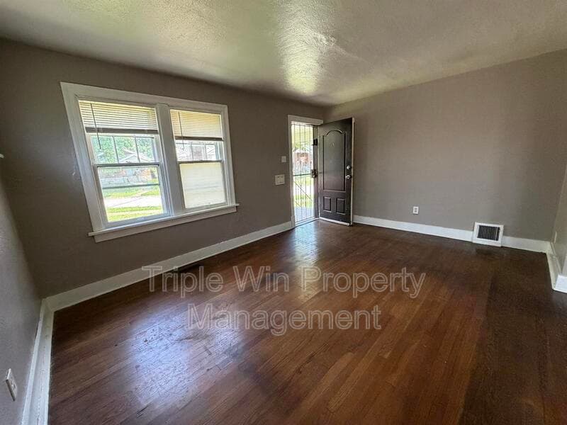 Saint Louis House: 8530 Lowell St