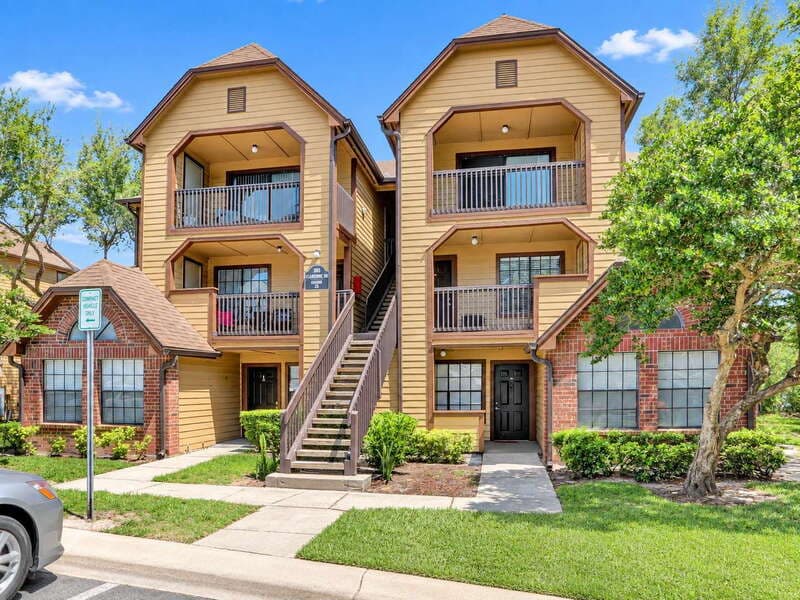 Altamonte Springs Condo: 305 Lakepointe Drive