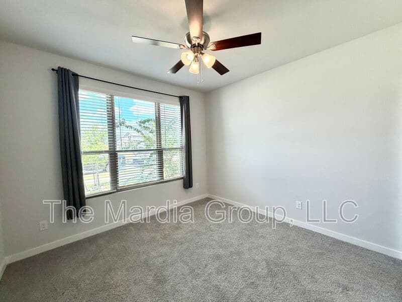 Waxahachie House: 588 Moonrise St