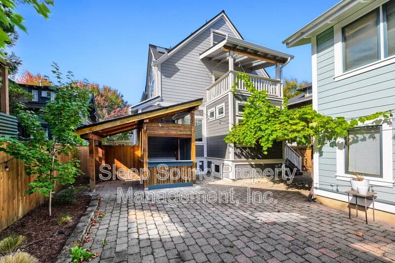 Portland House: 1912 NE 11th Ave