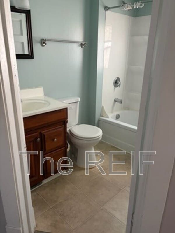 Lansing Condo: 513 North Magnolia Avenue 2nd Floor