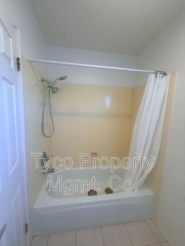 Bonita House: 526 Trailridge Drive