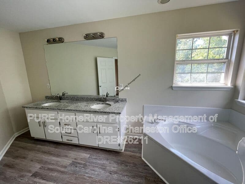 Ladson House: 180 Ponderosa Dr