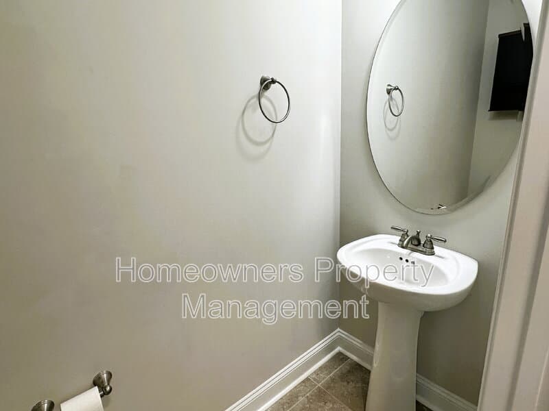 Raeford House: 143 Cromwell Court