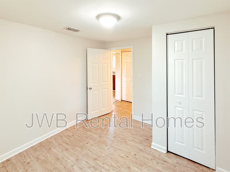 Jacksonville House: 3048 Dignan St