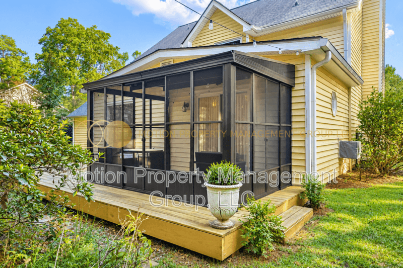 Mableton House: 1186 Crestbrook Dr SW