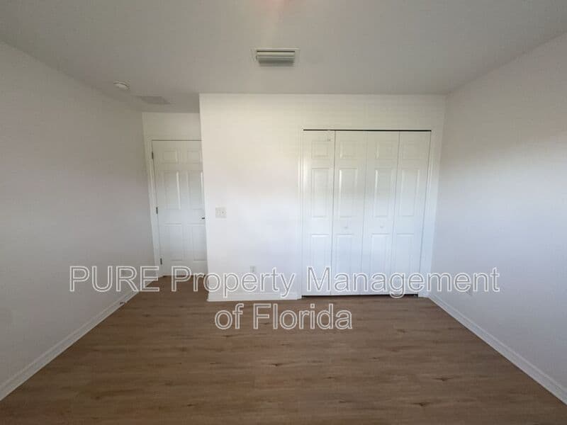 Ocala House: 15939 SW 14th Avenue Rd
