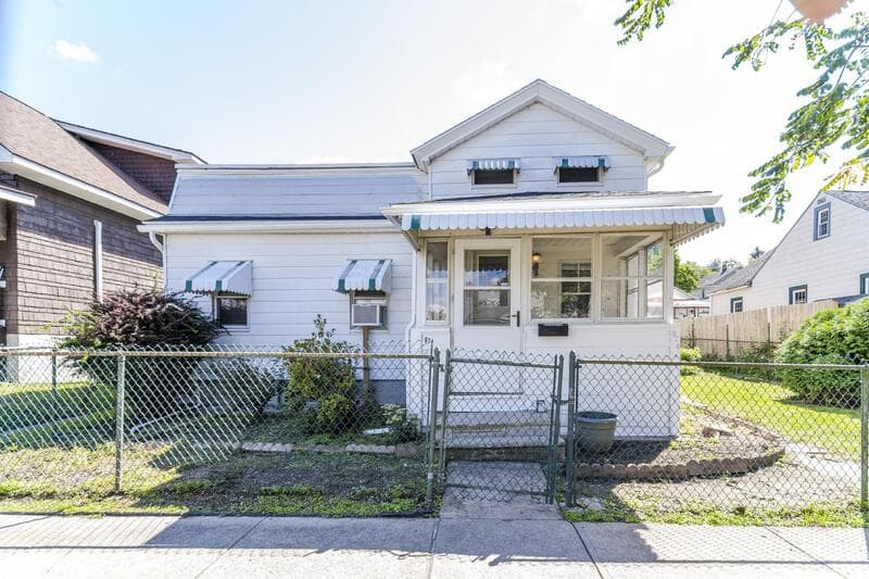 Troy House: 874 6th Avenue