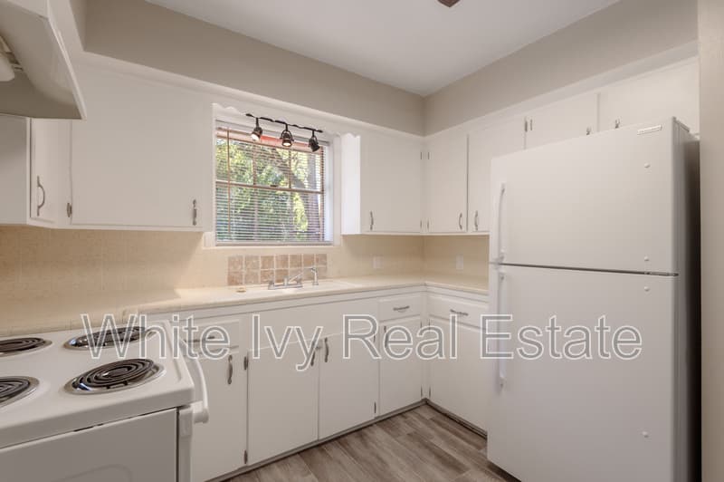 Huntsville Condo: 818 University Ave