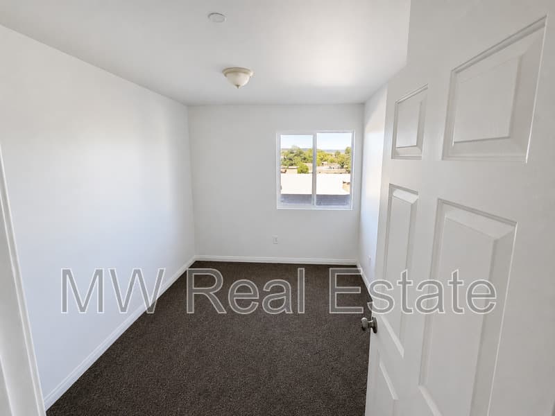 Los Angeles Condo: 238 E Venon Ave