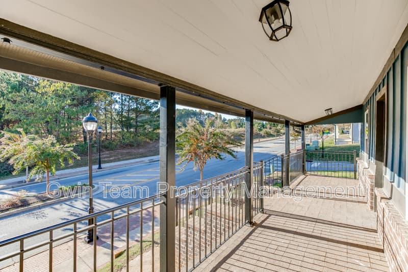 Buford House: 4615 S Lee Street